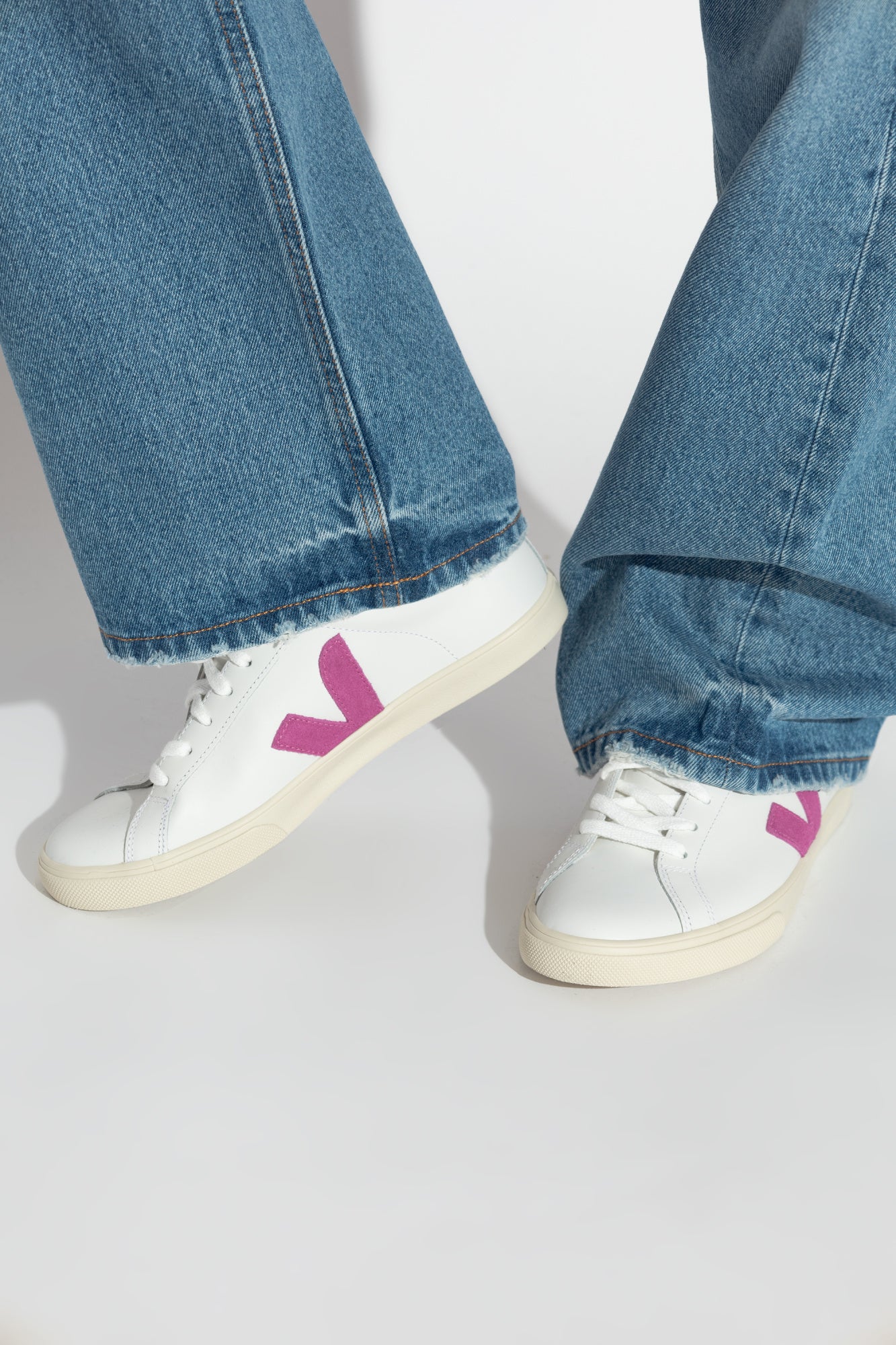 VEJA Men's sneakers WHITE EO0203712A0EXTRAWHITEULTRAVIOLET